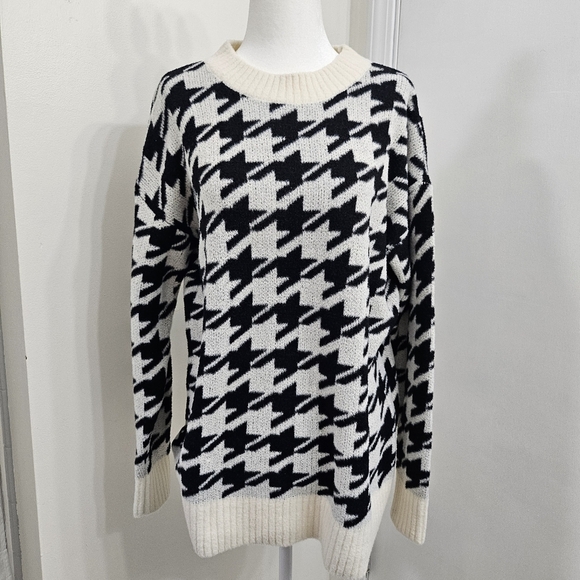 Lou & Grey Black and White Oversized Crew Neck Sweater - Picture 2 of 8